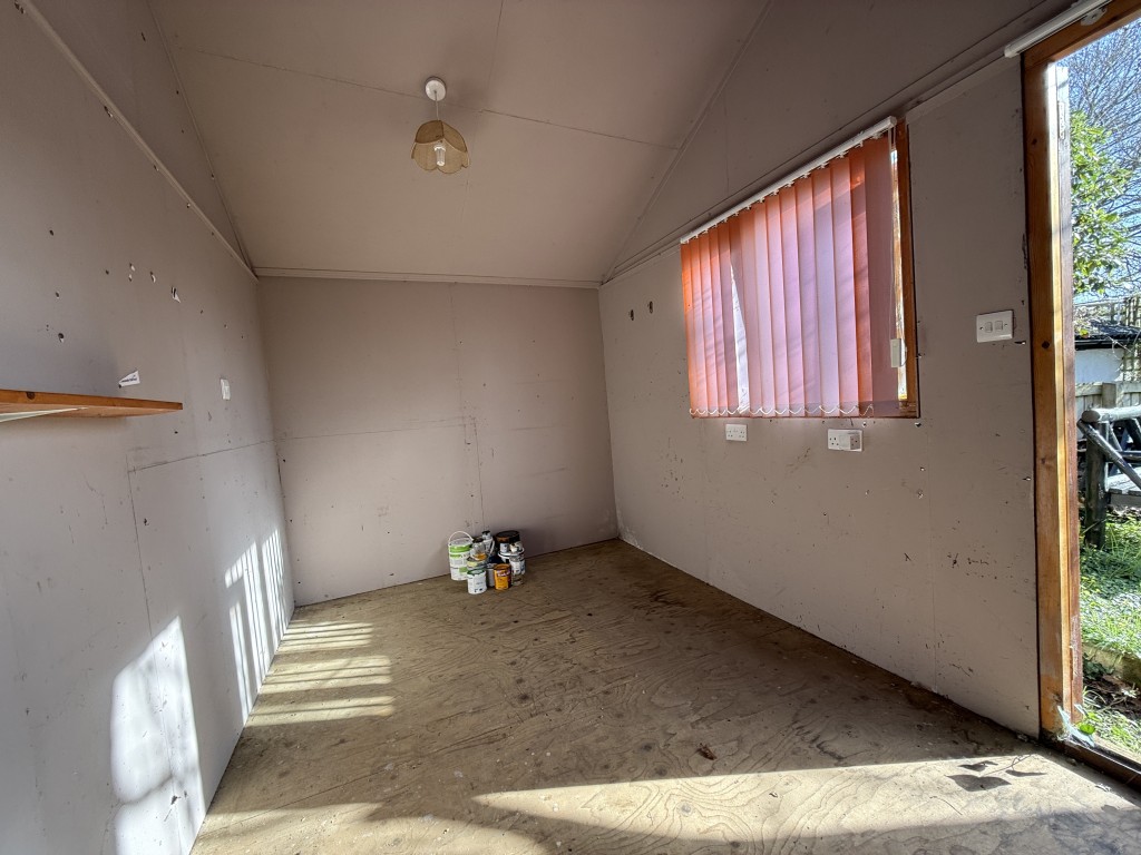 Lot: 26 - TWO-BEDROOM COTTAGE FOR IMPROVEMENT IN POPULAR DEVON VILLAGE - Inside the Summer House